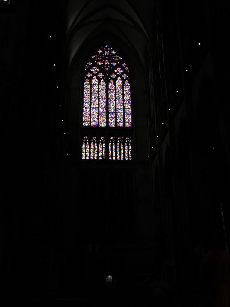 ケルン大聖堂内部のステンドグラス
