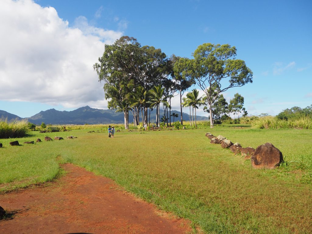 ハワイのクカニロコ・バースストーンの入り口の石でできた参道