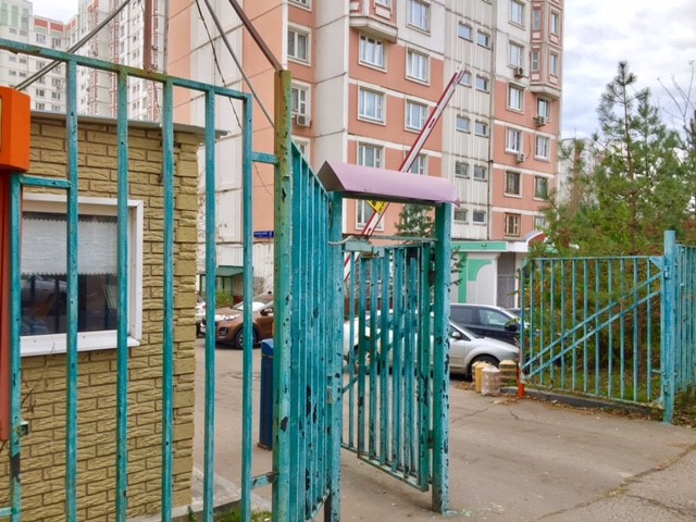 ロシアのマンション入口