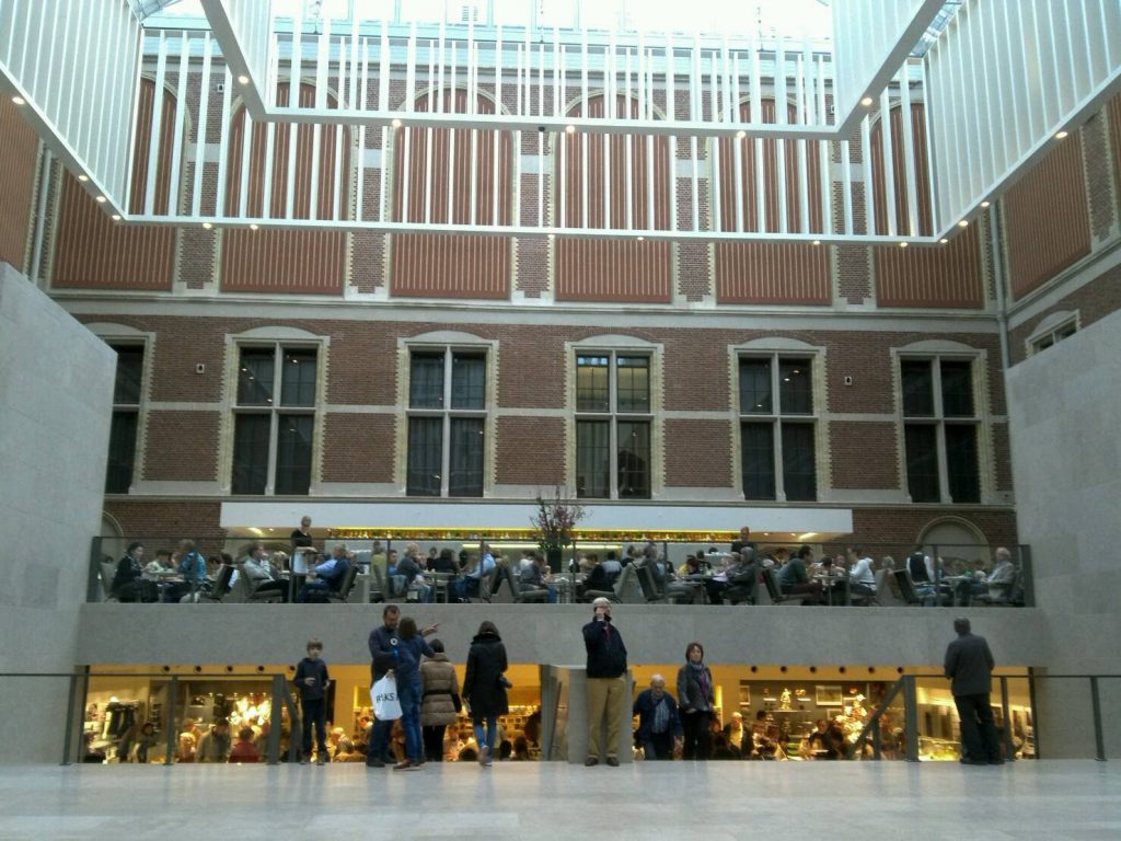 アムステルダム国立美術館のカフェとミュージアムショップ
