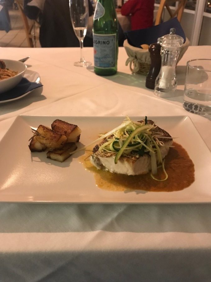 グラン・カナリア島のRestaurante Cinque Sensiの白身魚