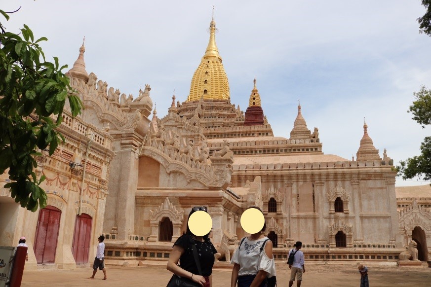 ミャンマーのバガンのアーナンダー寺院
