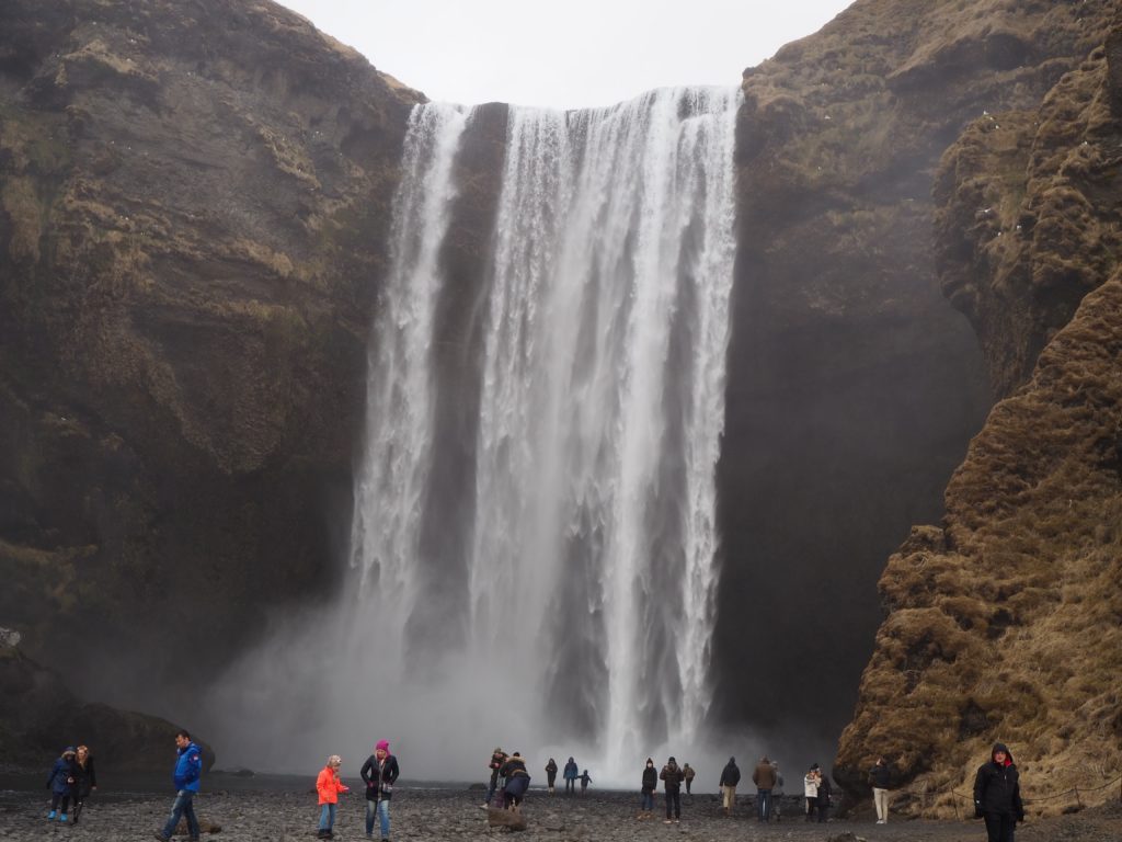 アイスランドのスコウガフォスの滝