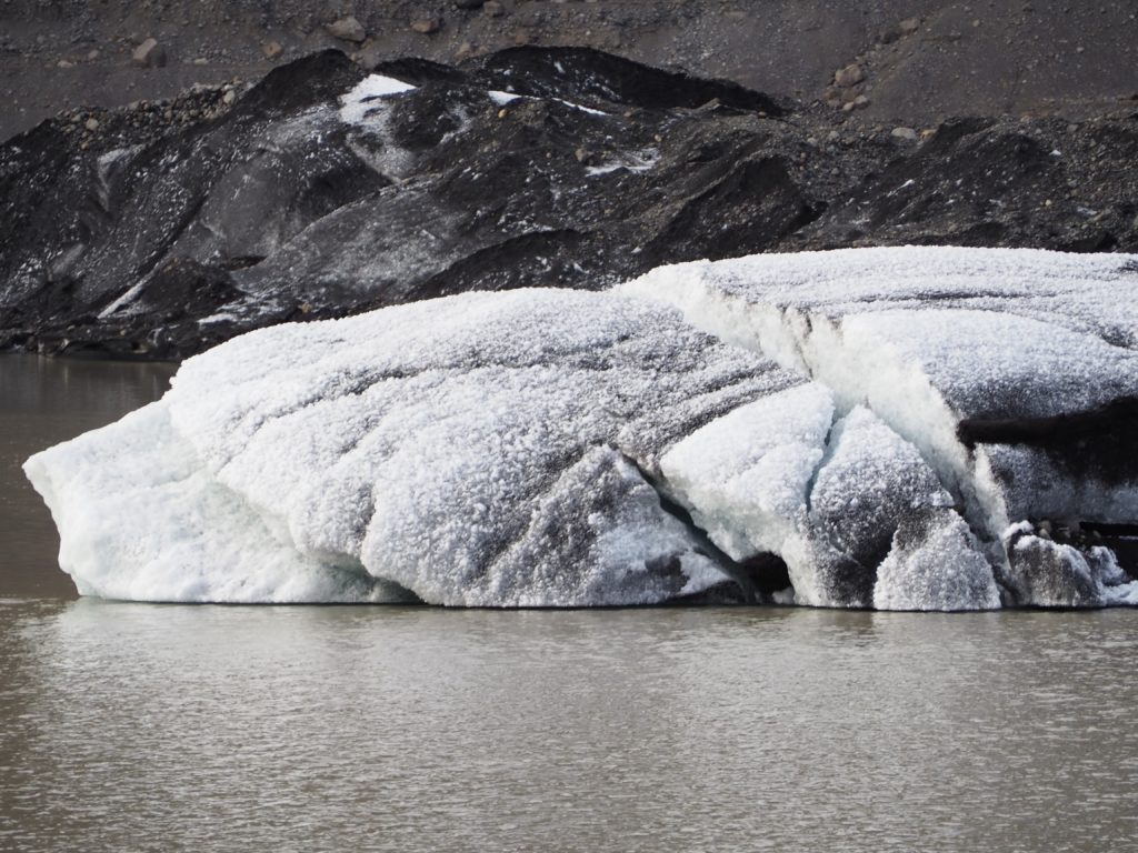 アイスランドのソウルヘイマヨークトル氷河（ミールダルスヨークトル氷河）