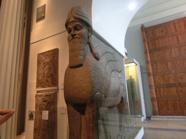 大英博物館(British Museum)のアッシリアの守護獣神像
