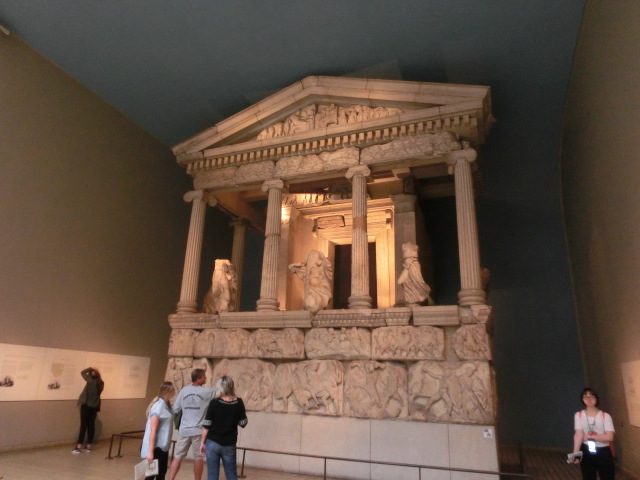 大英博物館(British Museum)のネレイデスモニュメント(Nereid Monument)