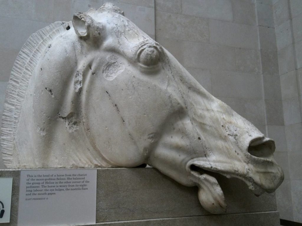 大英博物館に展示されている、パルテノン神殿彫刻のセレネの馬(Head of a horse of Selene)