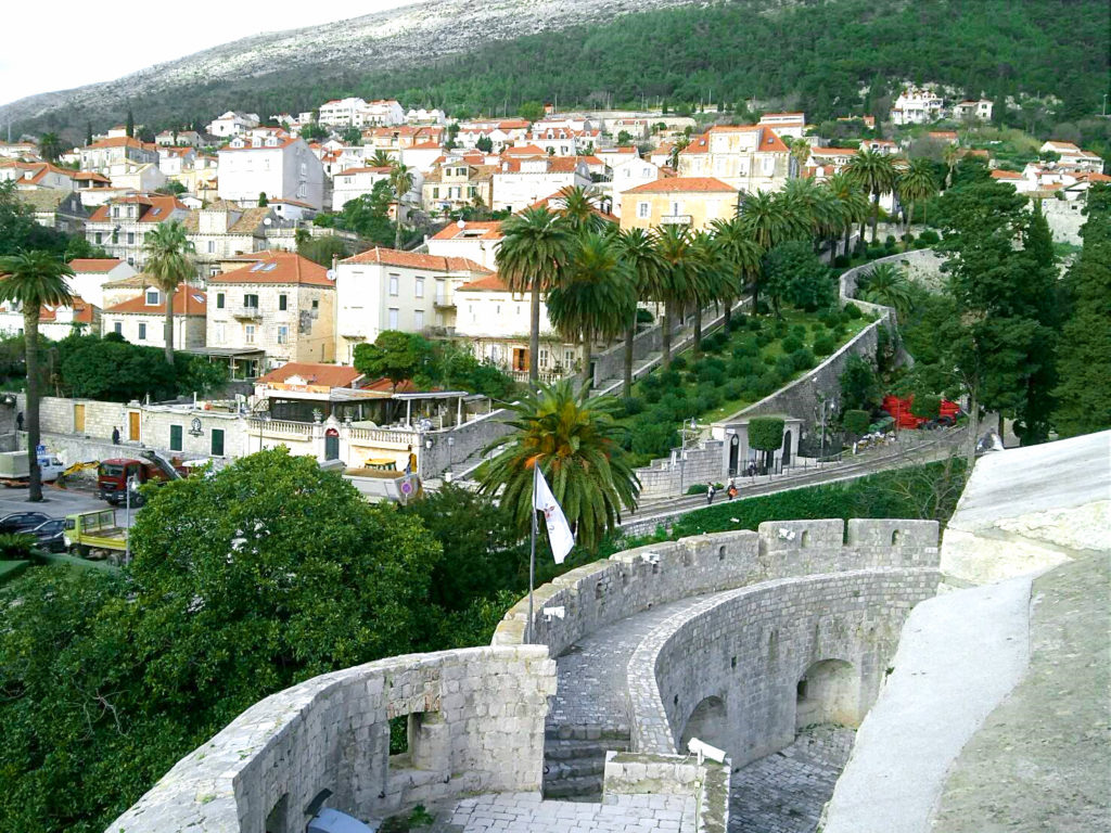 ドブロブニクの城壁からの旧市街の景色