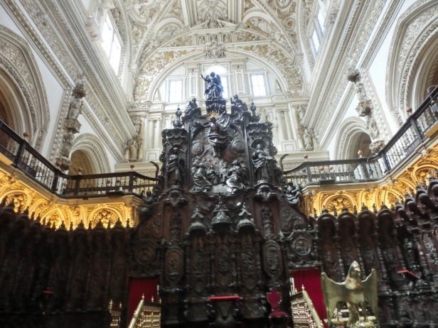 コルドバのメスキータの中央礼拝堂のパイプオルガン