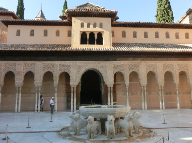 アルハンブラ宮殿のライオンの中庭
