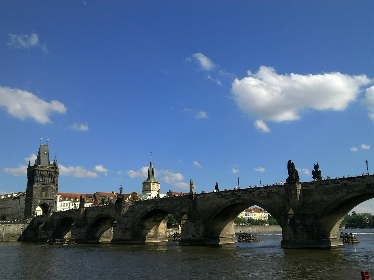 プラハ城へ続く王の道 カレル橋 Tabily