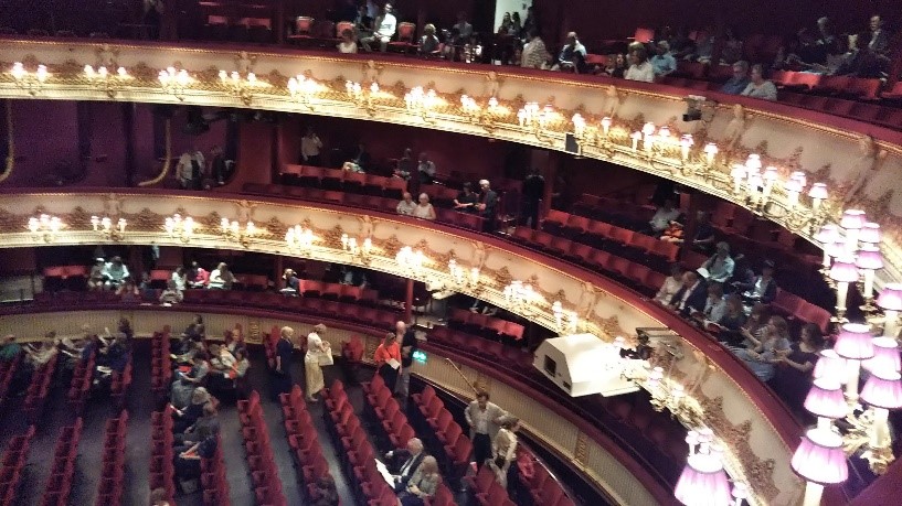 ロンドンのロイヤル・オペラ・ハウス(Royal Opera House)の客席