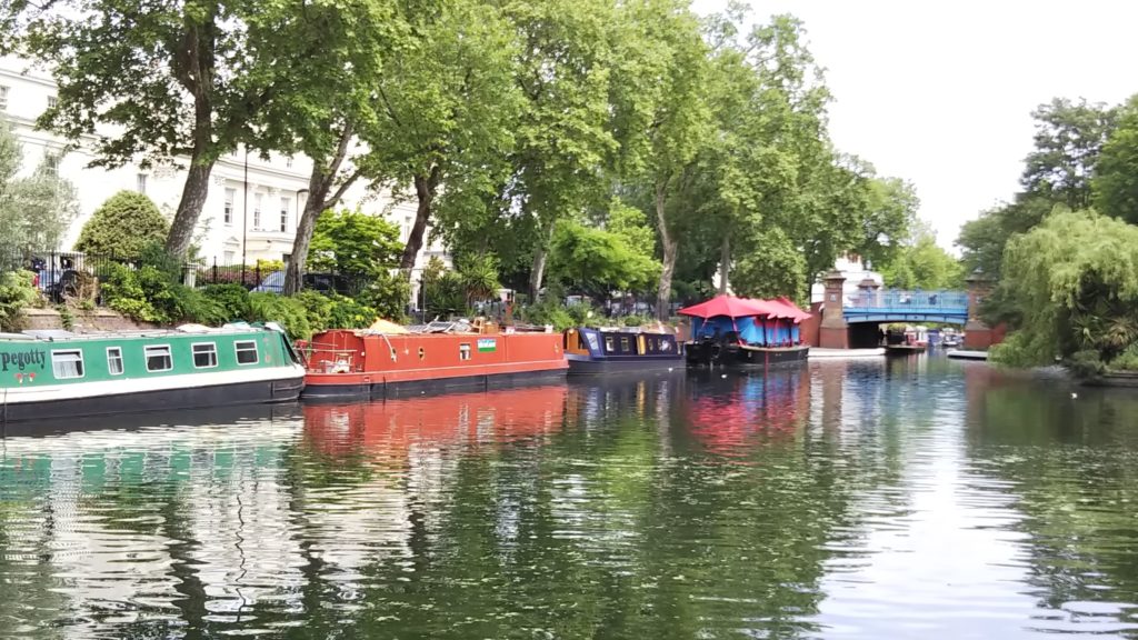 ロンドンのリトル・ベニスのナロウ・ボート