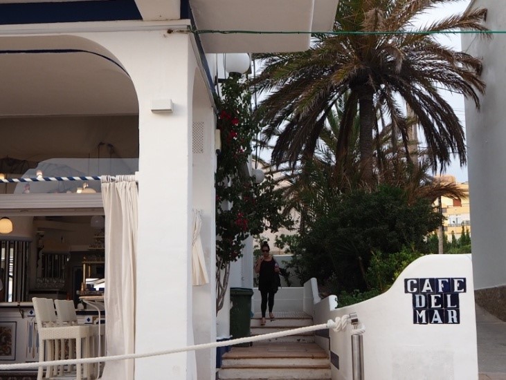 サン・アントニのカフェ・デル・マール(Café Del Mar)外観