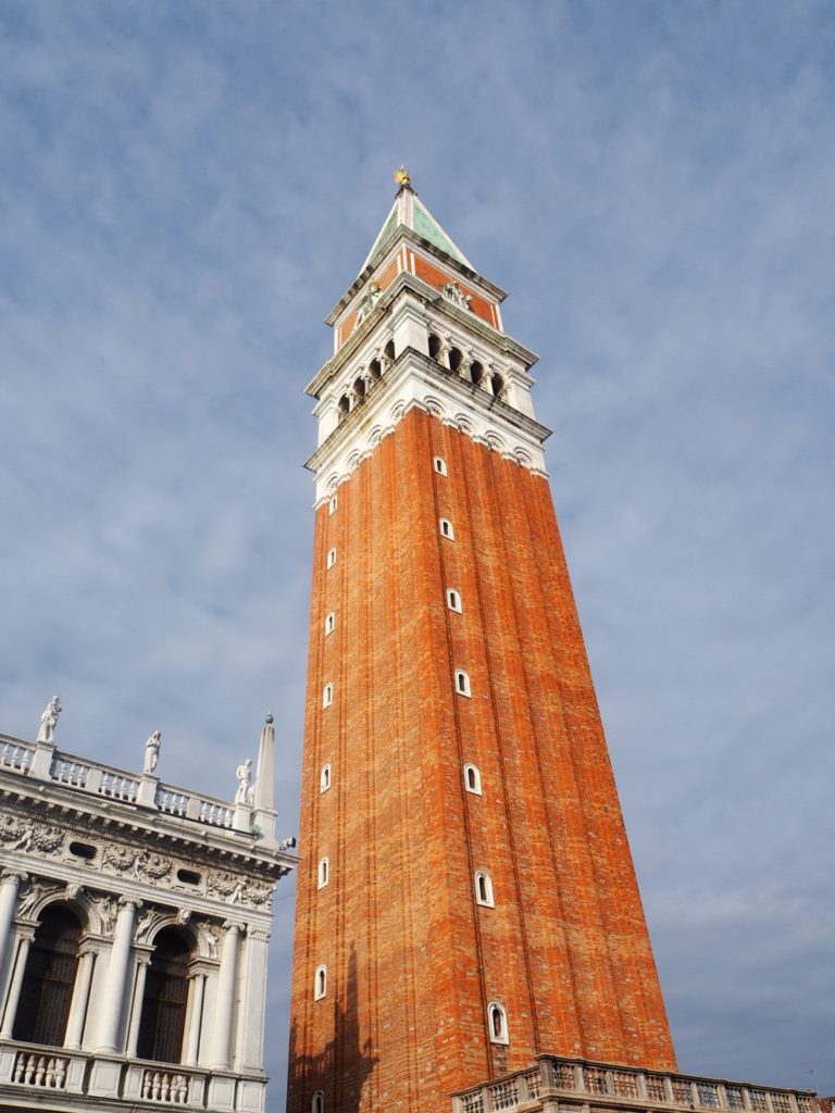 ヴェネツィアの鐘楼の外観
