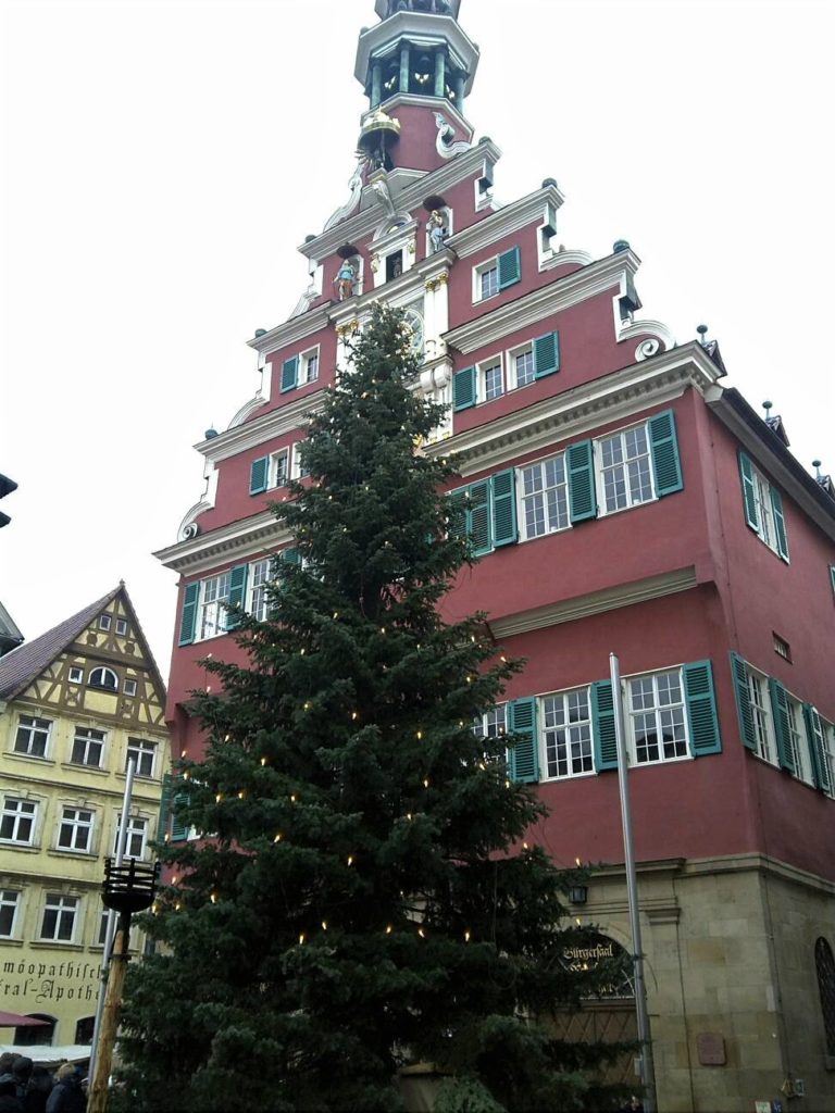 エスリンゲンの旧市庁舎とクリスマスツリー