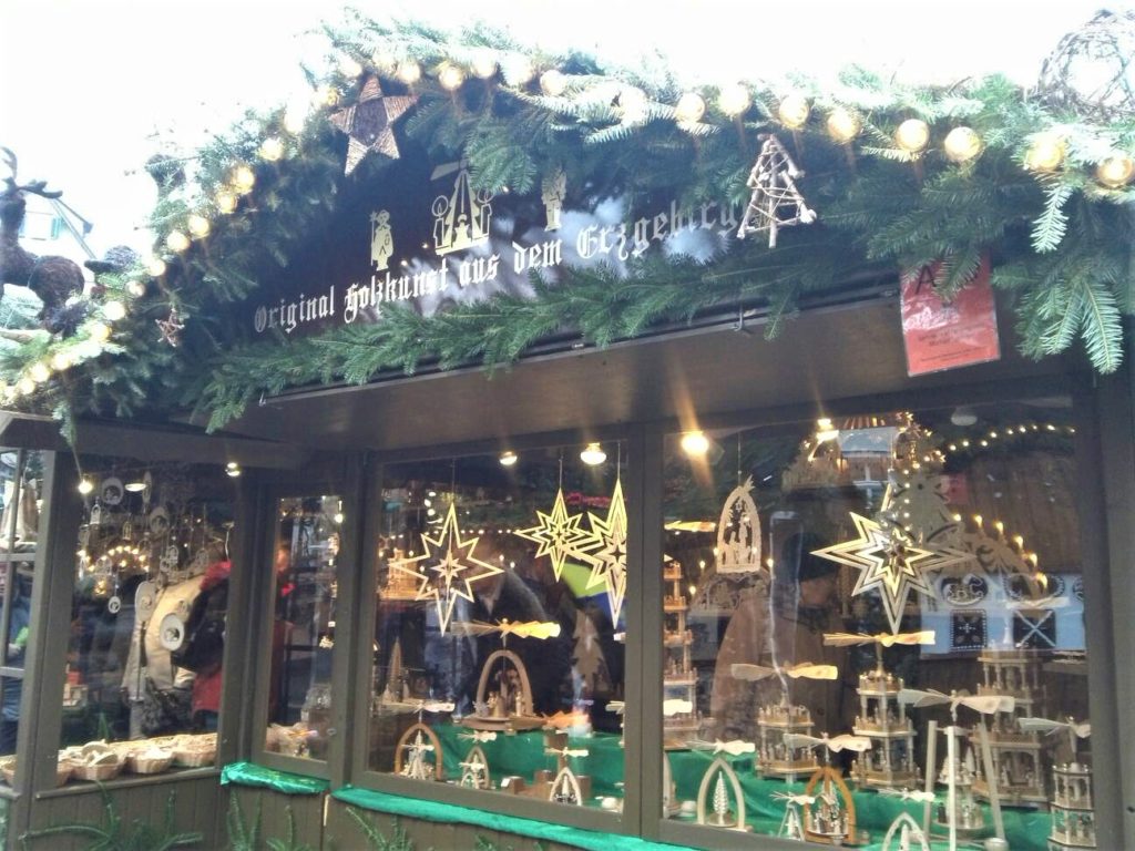エスリンゲンのマルクト広場のクリスマスマーケットのお店