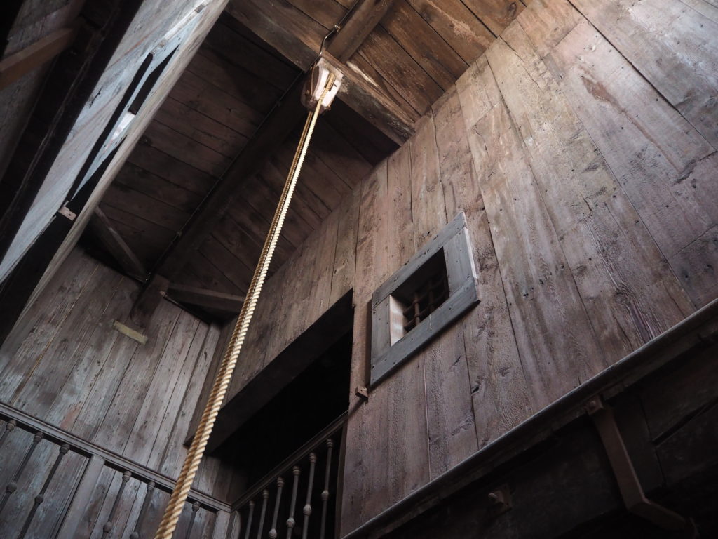 ドゥカーレ宮殿のシークレットツアーで見られる拷問部屋の牢獄へ繋がる窓
