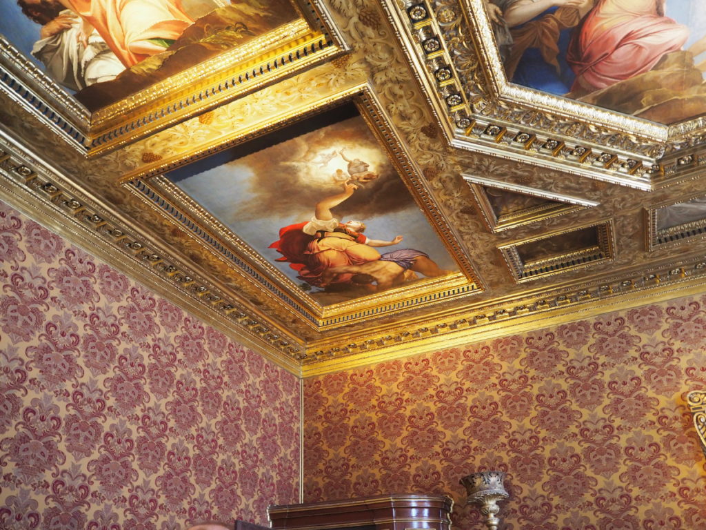 ドゥカーレ宮殿のシークレットツアーで見られる尋問官の部屋や三司法官の部屋