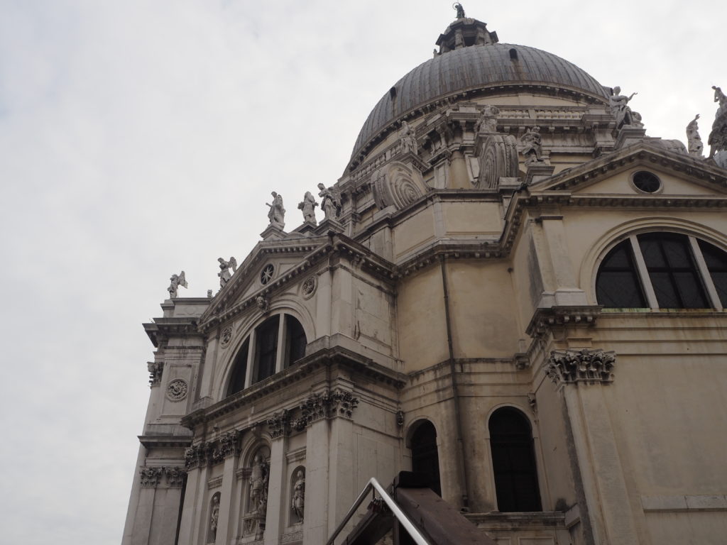 サンタ・マリア・デッラ・サルーテ教会(Basilica di Santa Maria della Salute)の外観