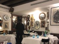 ヴェネツィアのレストラン、トラットリア・アンティケ・カランパーネ(Trattoria Antiche Carampane)店内の様子