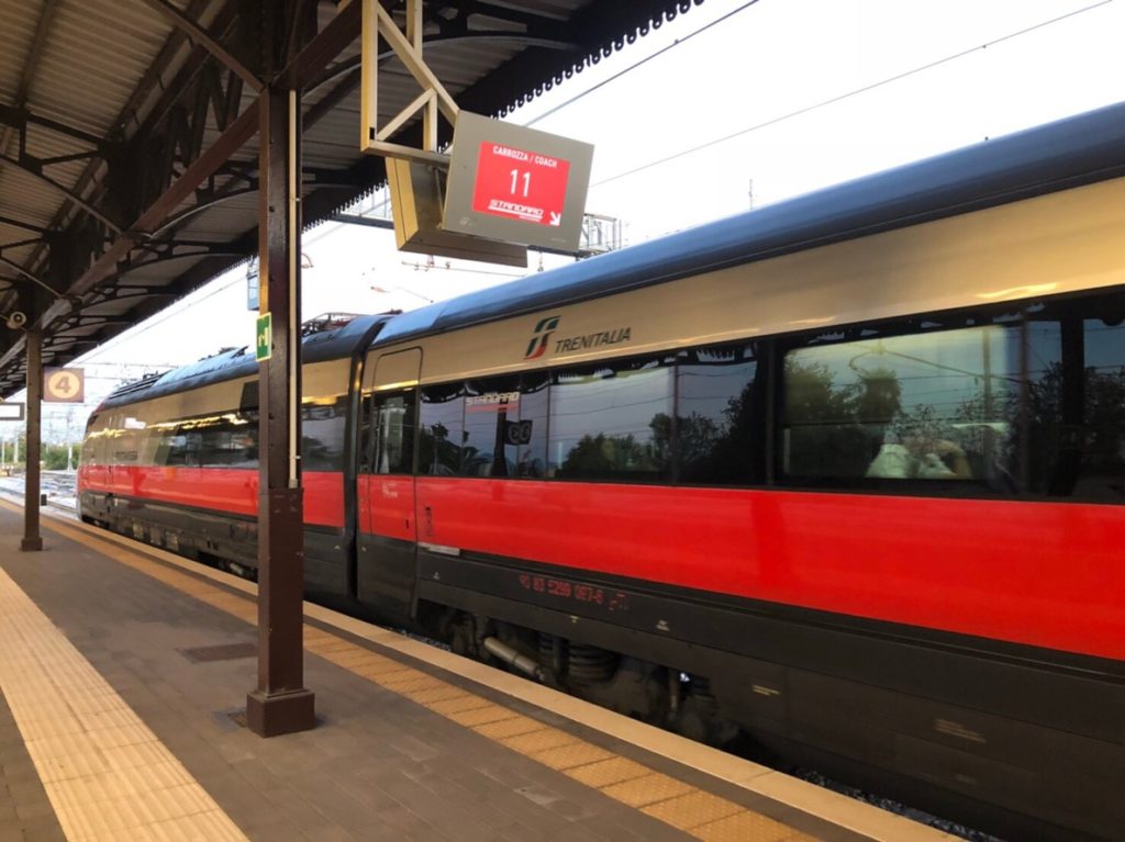 トレニタリア(Trenitalia)の特急列車(Frecciarossa)