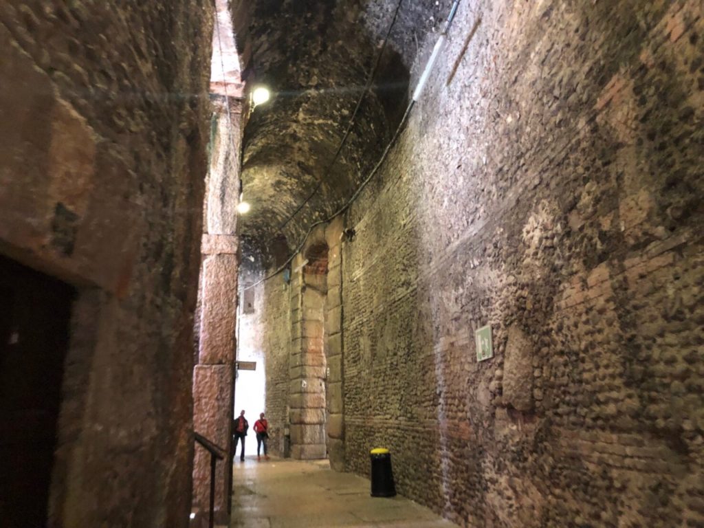 アレーナ・ディ・ヴェローナ（Arena di Verona）内部の廊下