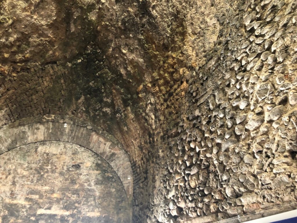 アレーナ・ディ・ヴェローナ（Arena di Verona）内部の壁