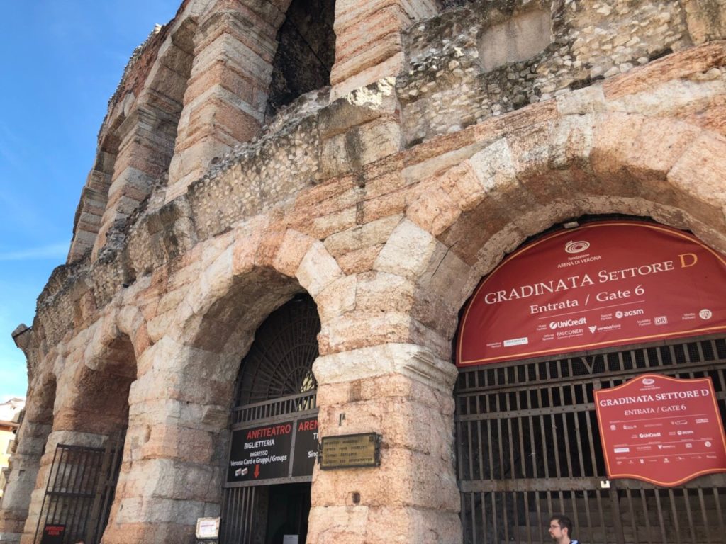 アレーナ・ディ・ヴェローナ（Arena di Verona）入口