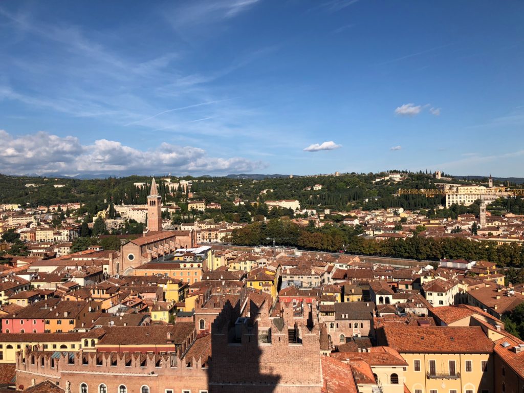 ランベルティの塔(Torre dei Lamberti)から見えるヴェローナの町の景色