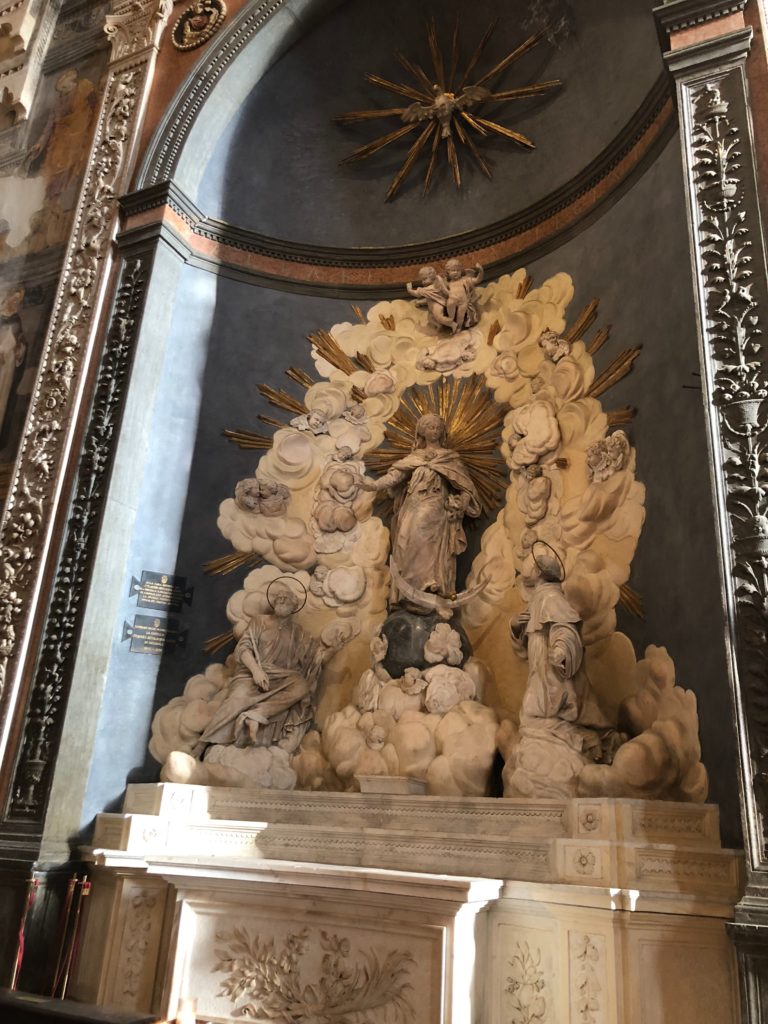 ヴェローナ最大のサンタナスターシア教会 (Basilica di S. Anastasia)の彫刻