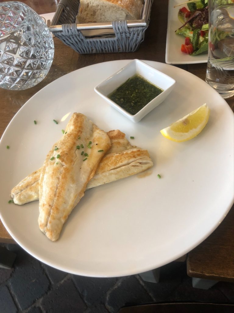 デュッセルドルフのギリシャ料理店、Estiaの白身魚