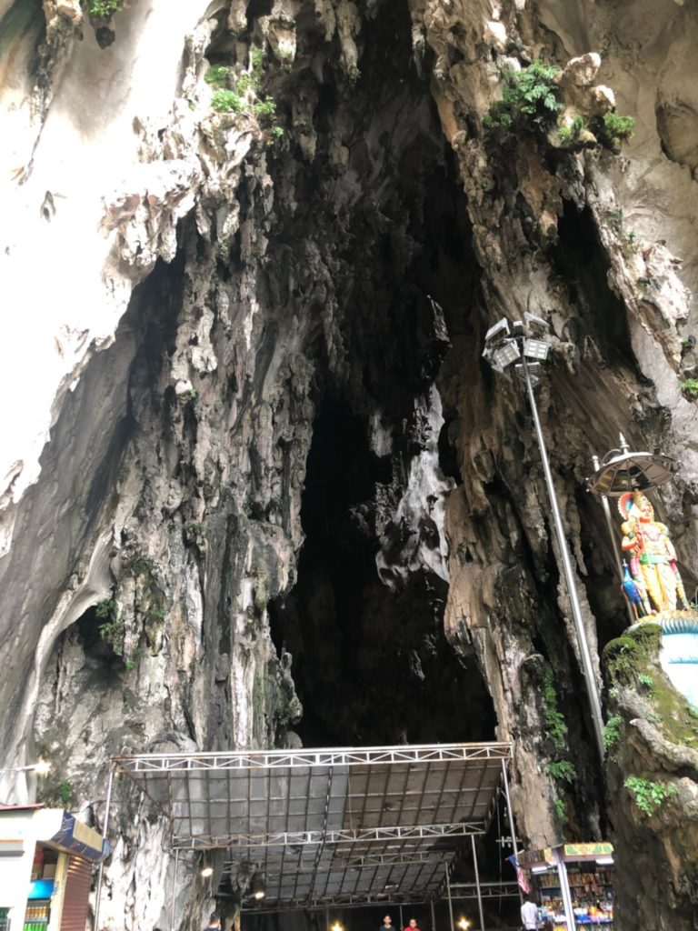 マレーシアのバトゥ洞窟の鍾乳洞入口