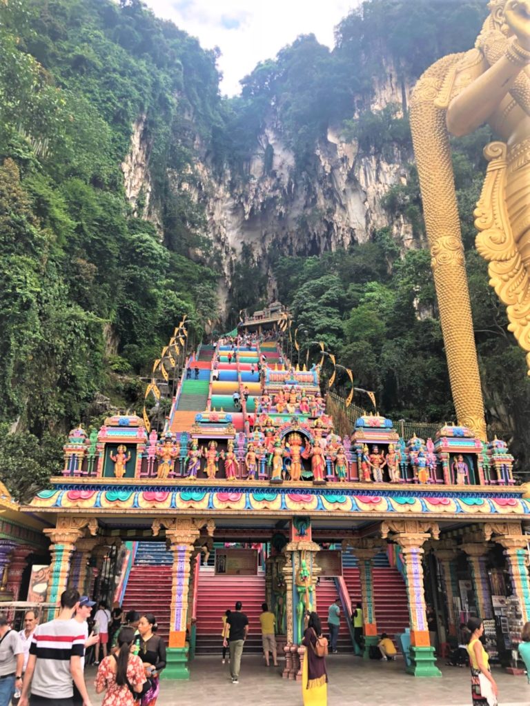 マレーシアのバトゥ洞窟正面