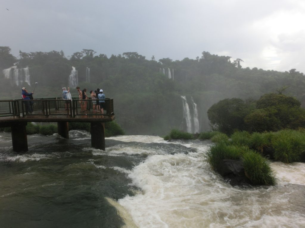 ブラジル側のイグアス国立公園の展望台