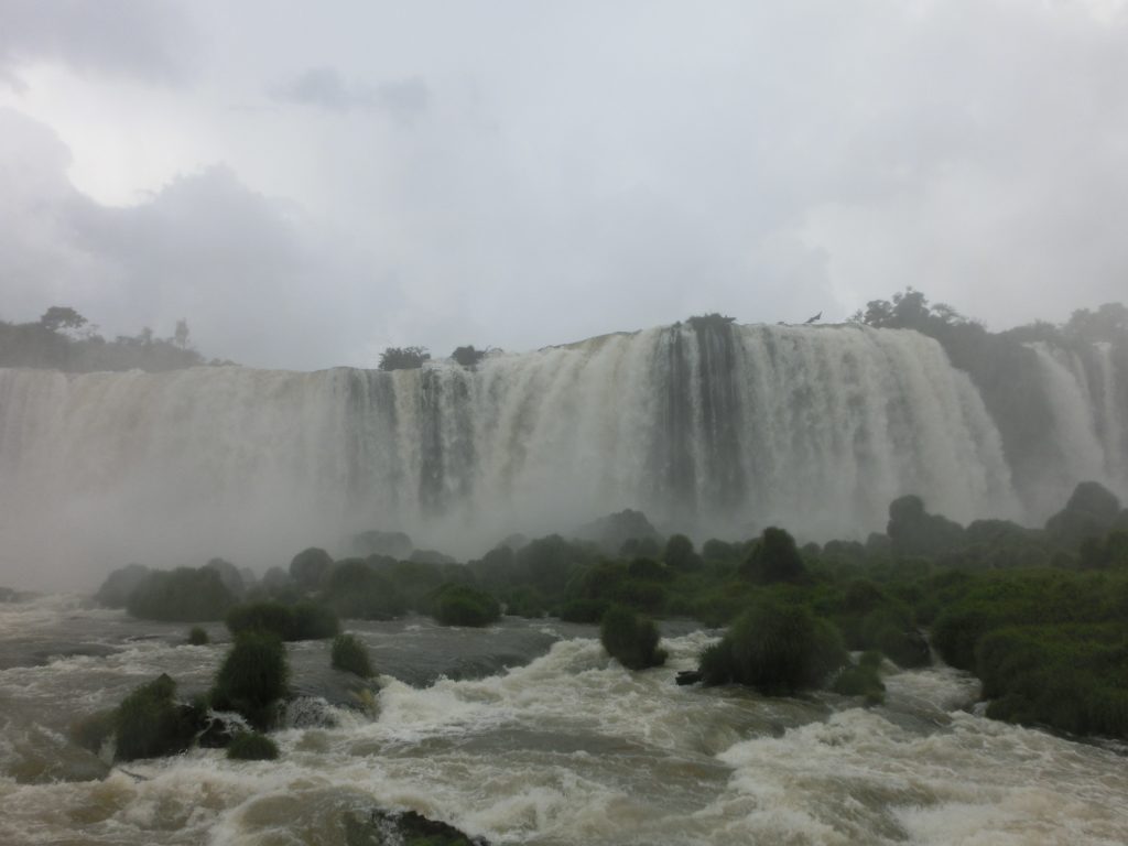 ブラジル側から見たイグアスの滝