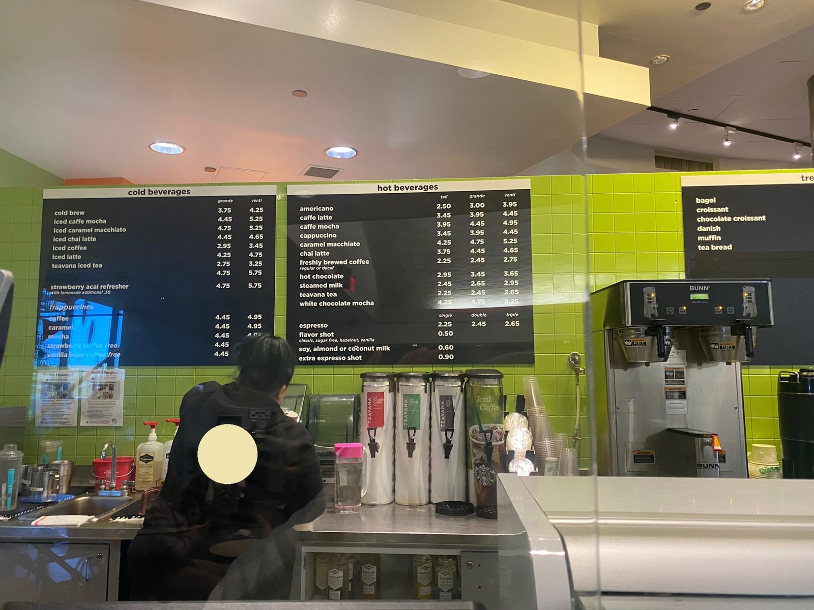 ボストン科学博物館のカフェ内にあるスターバックスのカウンター