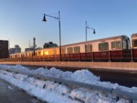MBTA、レッドラインが走る様子