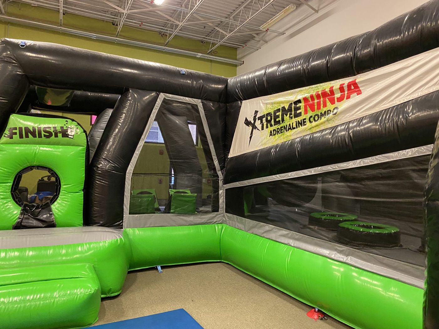 Jump On InのXtreme Ninjaエアー障害物コース